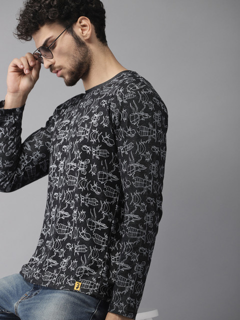 

Campus Sutra Men Black Printed Round Neck T-shirt