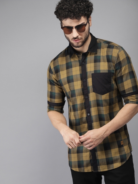 

Campus Sutra Men Beige & Black Regular Fit Checked Casual Shirt
