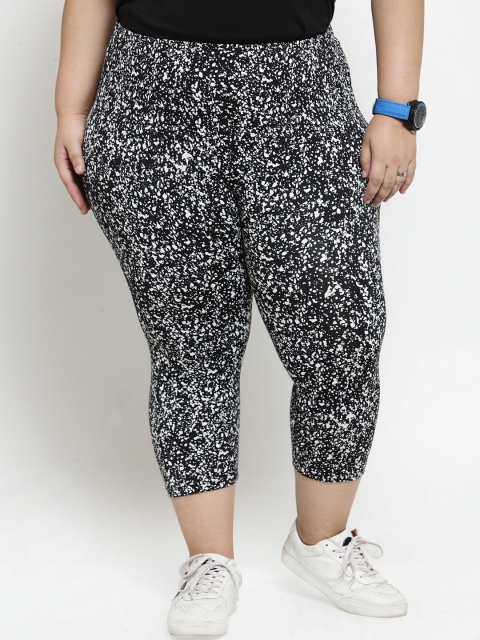 

plusS Women Black & White Printed Regular Fit Capris