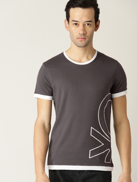 

United Colors of Benetton Men Charcoal Grey Printed Round Neck T-shirt