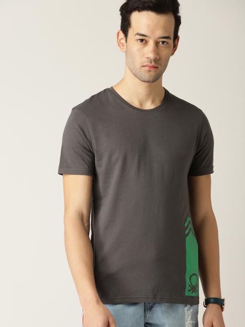 

United Colors of Benetton Men Charcoal Grey Solid Round Neck T-shirt