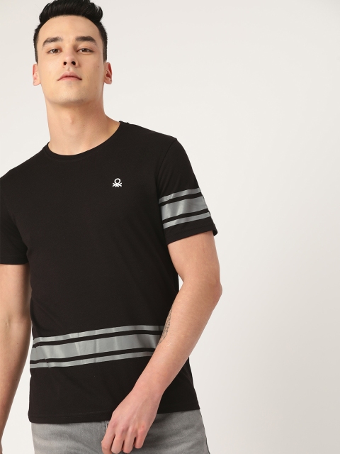

United Colors of Benetton Men Black & Grey Solid Round Neck T-shirt