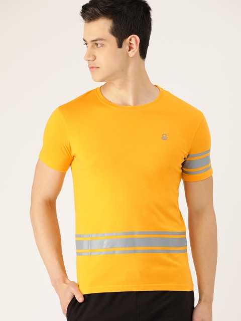

United Colors of Benetton Men Yellow Solid Round Neck T-shirt