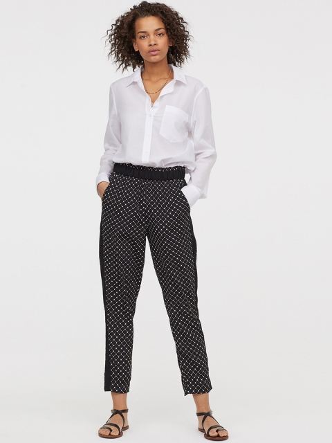 

H&M Women Black Printed Crepe Trousers