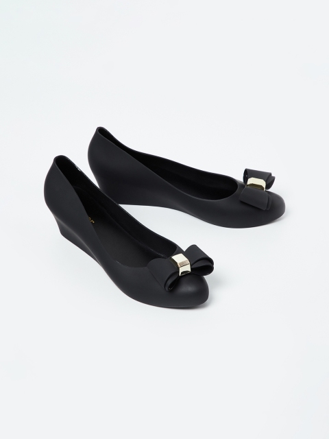 

Ginger by Lifestyle Women Black Solid Pumps