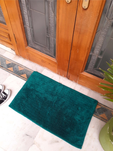 

Avira Home Green Solid Ringspun Cotton Doormat