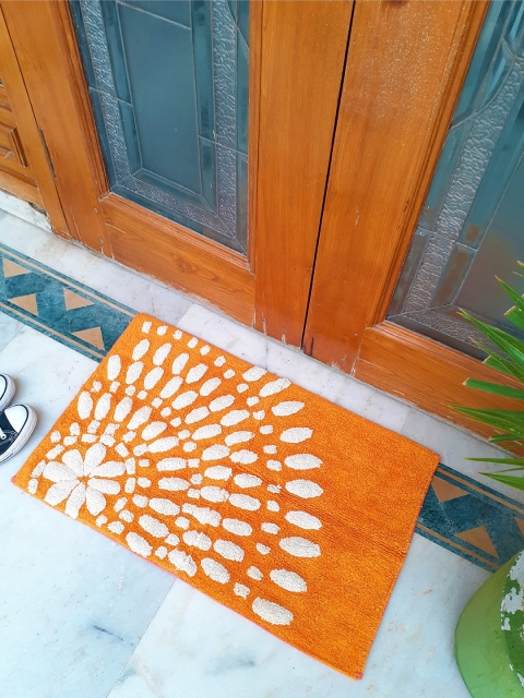 

Avira Home Orange & Cream-Coloured Printed1800 GSM Cotton Doormat