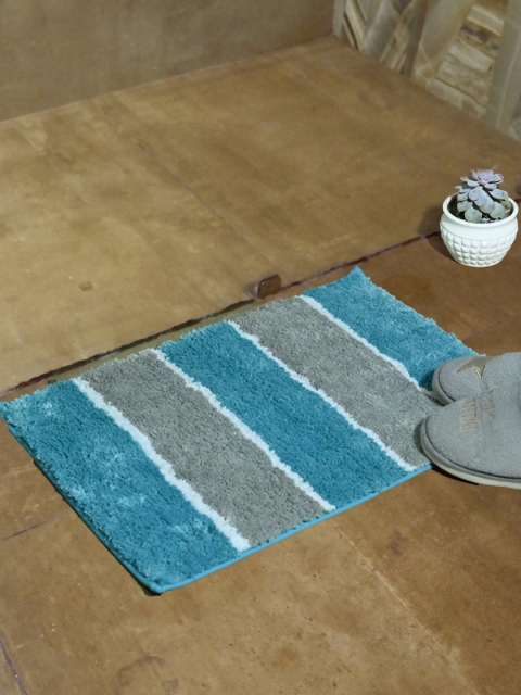 

Avira Home Blue & Grey Striped Microfiber Bath Mat