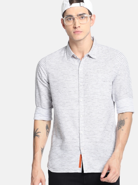 

SINGLE Men Off-White Regular Fit Striped Casual Shirt
