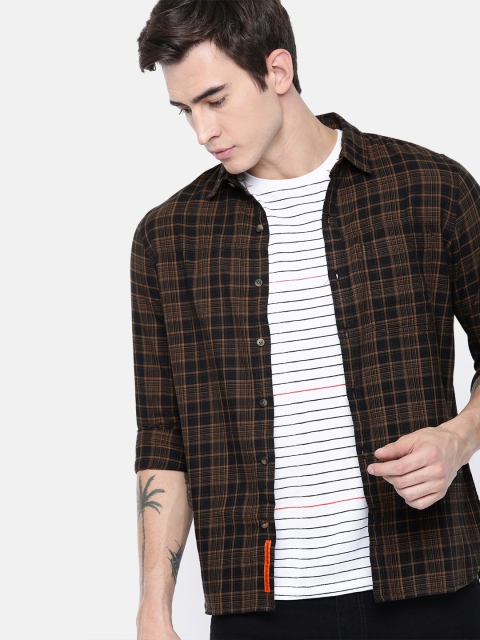

SINGLE Men Black & Mustard Brown Slim Fit Checked Casual Shirt