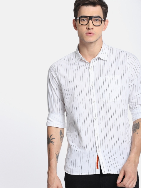 

SINGLE Men White & Black Slim Fit Striped Casual Shirt