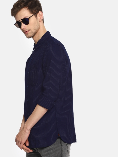 

SINGLE Men Navy Blue & White Regular Fit Striped Casual Shirt