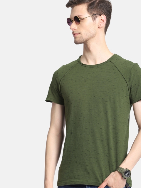 

SINGLE Men Olive Green Solid Round Neck T-shirt