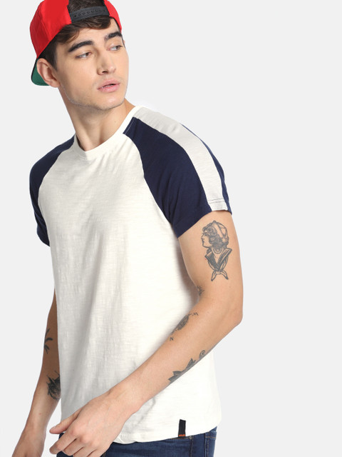 

SINGLE Men White Solid Round Neck T-shirt