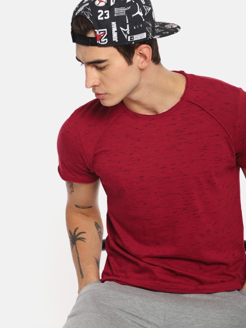 

SINGLE Men Maroon Solid Round Neck T-shirt