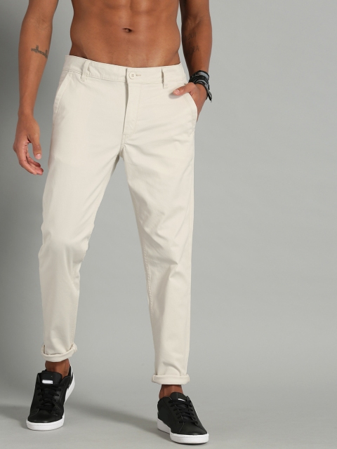 

Roadster Men Beige Solid Chinos