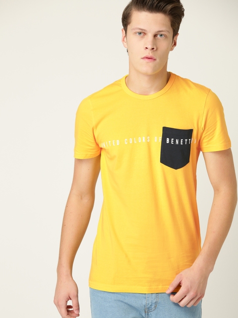 

United Colors of Benetton Men Yellow Solid Round Neck T-shirt