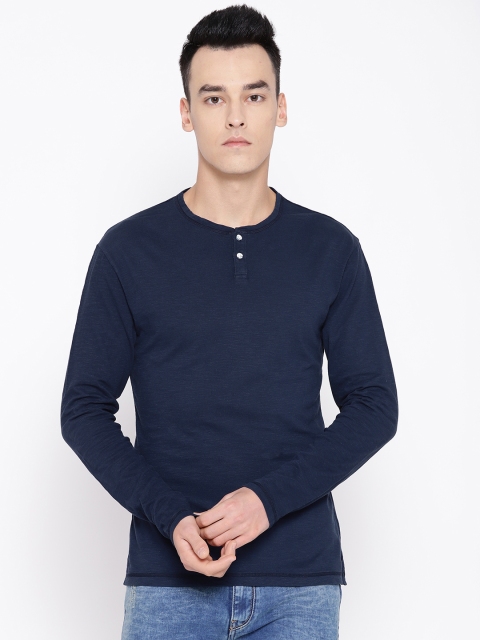 

Blackberrys Men Navy Blue Solid Round Neck T-shirt