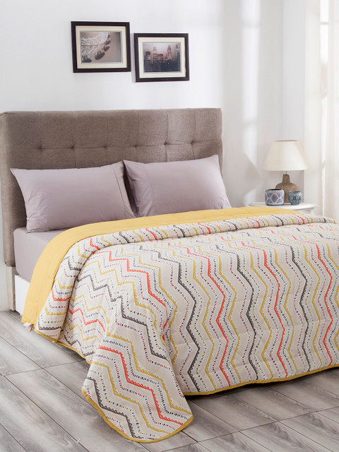 

MASPAR Yellow Geometric Summer 100 GSM Cotton Reversible Double Comforter