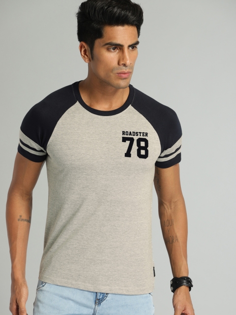 

Roadster Men Grey Solid Round Neck T-shirt