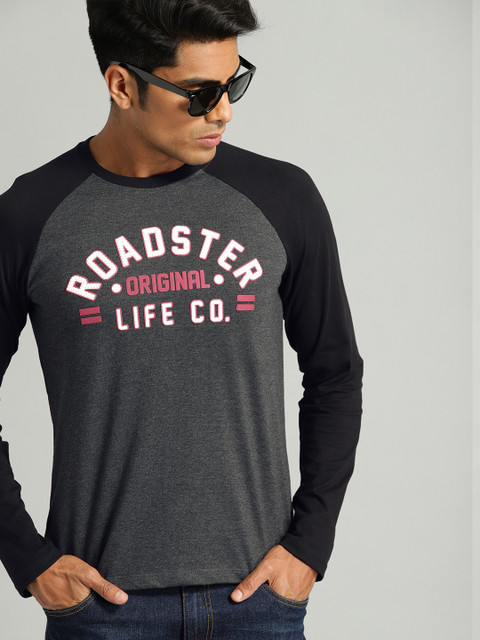 

The Roadster Lifestyle Co Men Grey Black Printed Round Neck Pure Cotton T-shirt