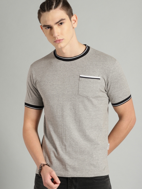 

Roadster Men Grey Solid Round Neck T-shirt