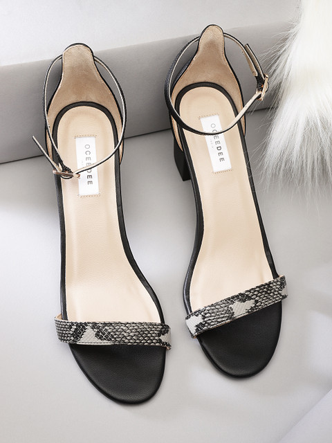 

OCEEDEE Women Black & Grey Snakeskin Print Block Heels