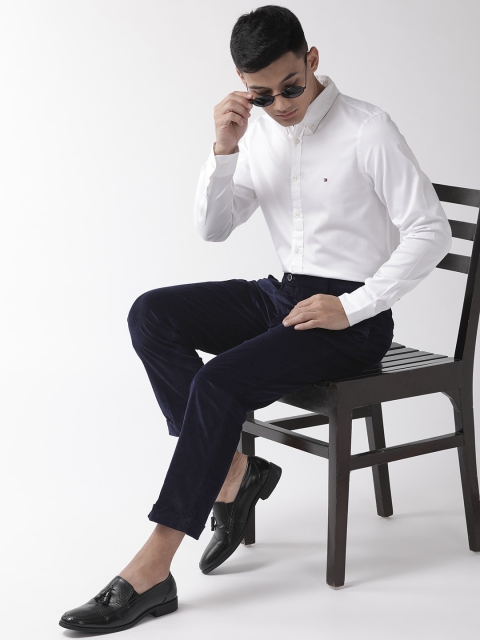 

Tommy Hilfiger Men Navy Blue Tailored Fit Solid Corduroy Trousers