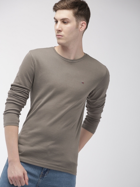 

Tommy Hilfiger Men Grey Solid Slim Fit Round Neck T-shirt
