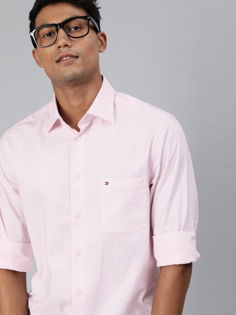 

Tommy Hilfiger Men Pink Regular Fit Solid Casual Shirt