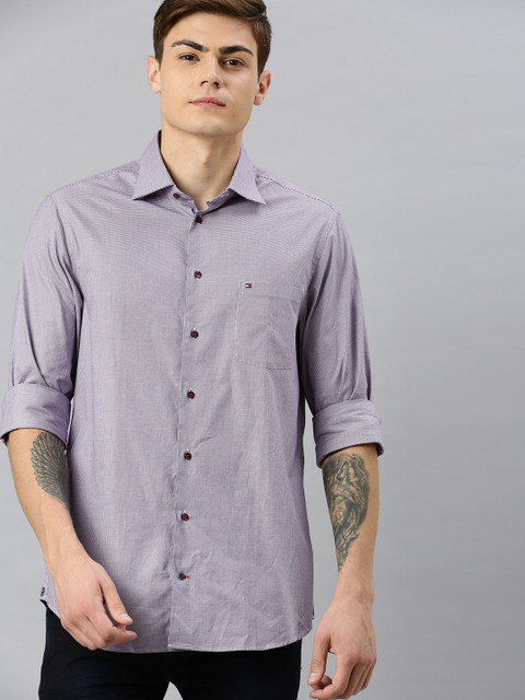 

Tommy Hilfiger Men Purple & White Regular Fit Self Design Houndstooth Pattern Casual Shirt