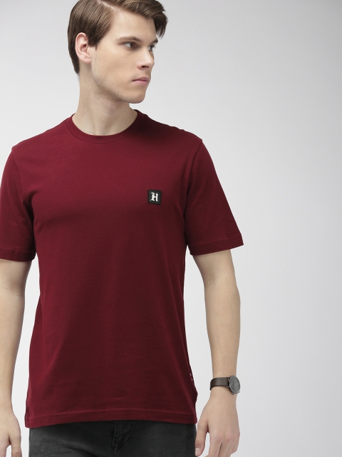 

Tommy Hilfiger X Lewis Hamilton Men Maroon Solid Round Neck T-shirt