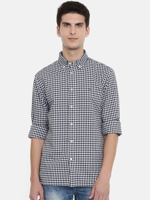 Men Navy & White Regular Fit Checked Casual Shirt