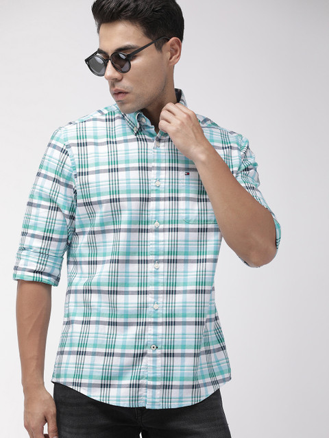 

Tommy Hilfiger Men White & Blue Regular Fit Checked Casual Shirt