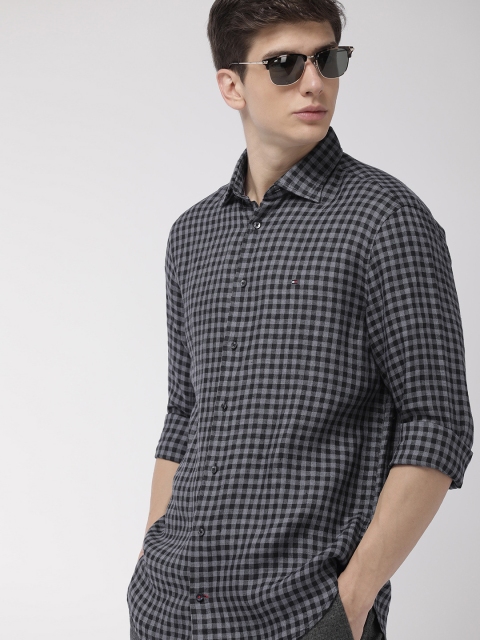 

Tommy Hilfiger Men Grey & Black Regular Fit Checked Linen Casual Shirt