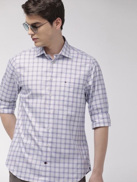 

Tommy Hilfiger Men White & Navy Blue Regular Fit Checked Casual Shirt