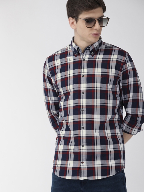 

Tommy Hilfiger Men Navy Blue Checked & White Regular Fit Casual Shirt