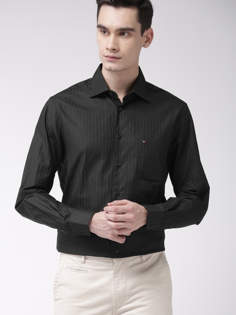 

Tommy Hilfiger Men Black Regular Fit Striped Formal Shirt