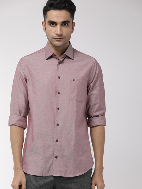 

Tommy Hilfiger Men Maroon Regular Fit Solid Casual Shirt