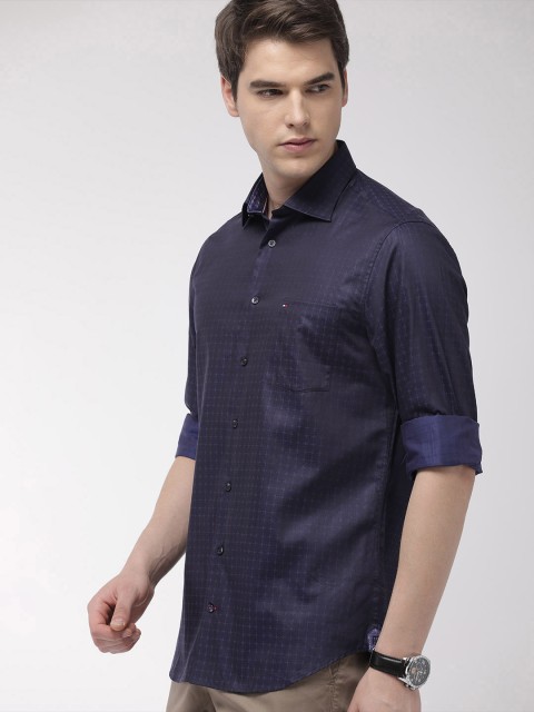 

Tommy Hilfiger Men Navy Blue Regular Fit Checked Casual Shirt