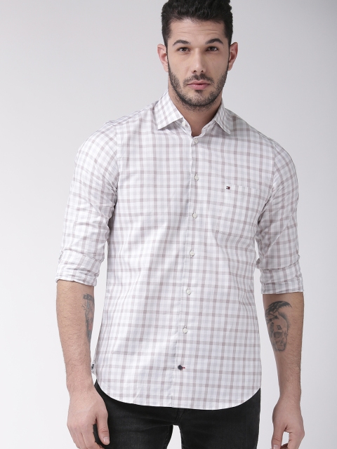 

Tommy Hilfiger Men White & Taupe Regular Fit Checked Casual Shirt