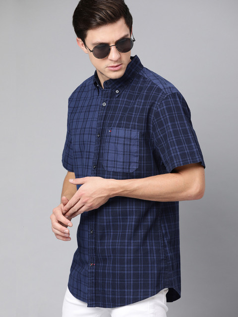 

Tommy Hilfiger Men Navy Blue Custom Fit Checked Casual Shirt