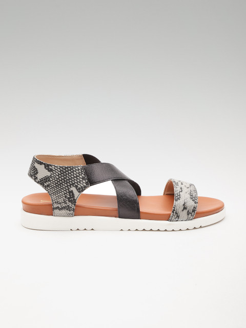 

Carlton London Women Black & Grey Snakeskin Print Open Toe Flats