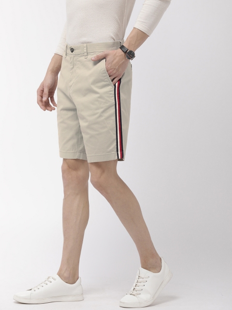 

Tommy Hilfiger Men Beige Solid Regular Fit Regular Shorts