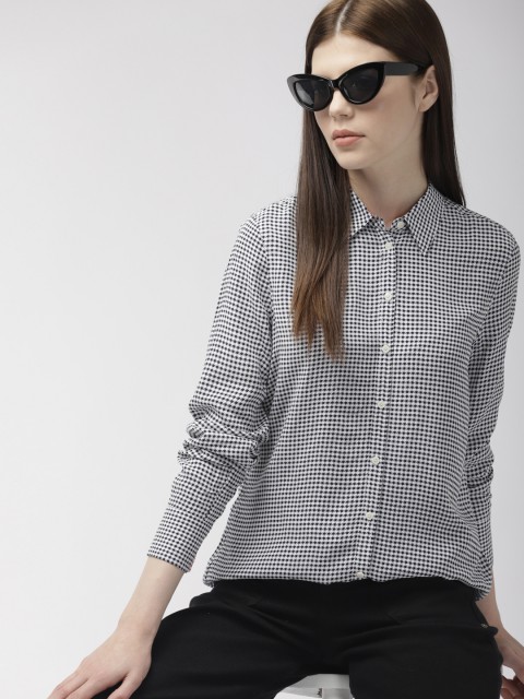 

Tommy Hilfiger Women White & Navy Blue Regular Fit Printed Casual Shirt