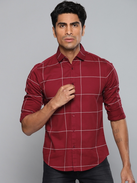 

Dennis Lingo Men Maroon & White Slim Fit Checked Casual Shirt