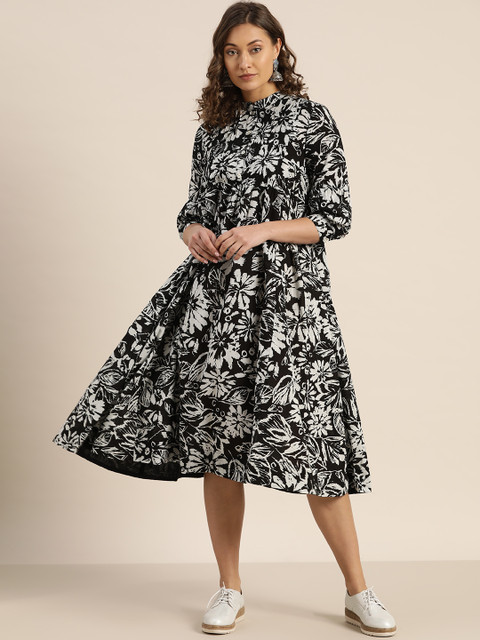 

Sangria Women Black & White Floral Printed A-Line Dress