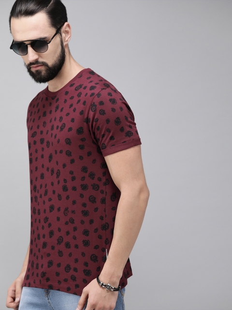 

The Roadster Lifestyle Co Men Maroon Black Printed Round Neck Pure Cotton T-shirt