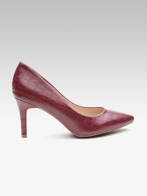 

Carlton London Women Burgundy Croc-Textured Pumps