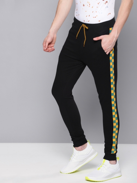 

Difference of Opinion Men Black Solid Straight Fit Joggers